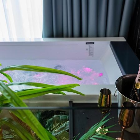 Ames Hotel & Spa Влёра Экстерьер фото