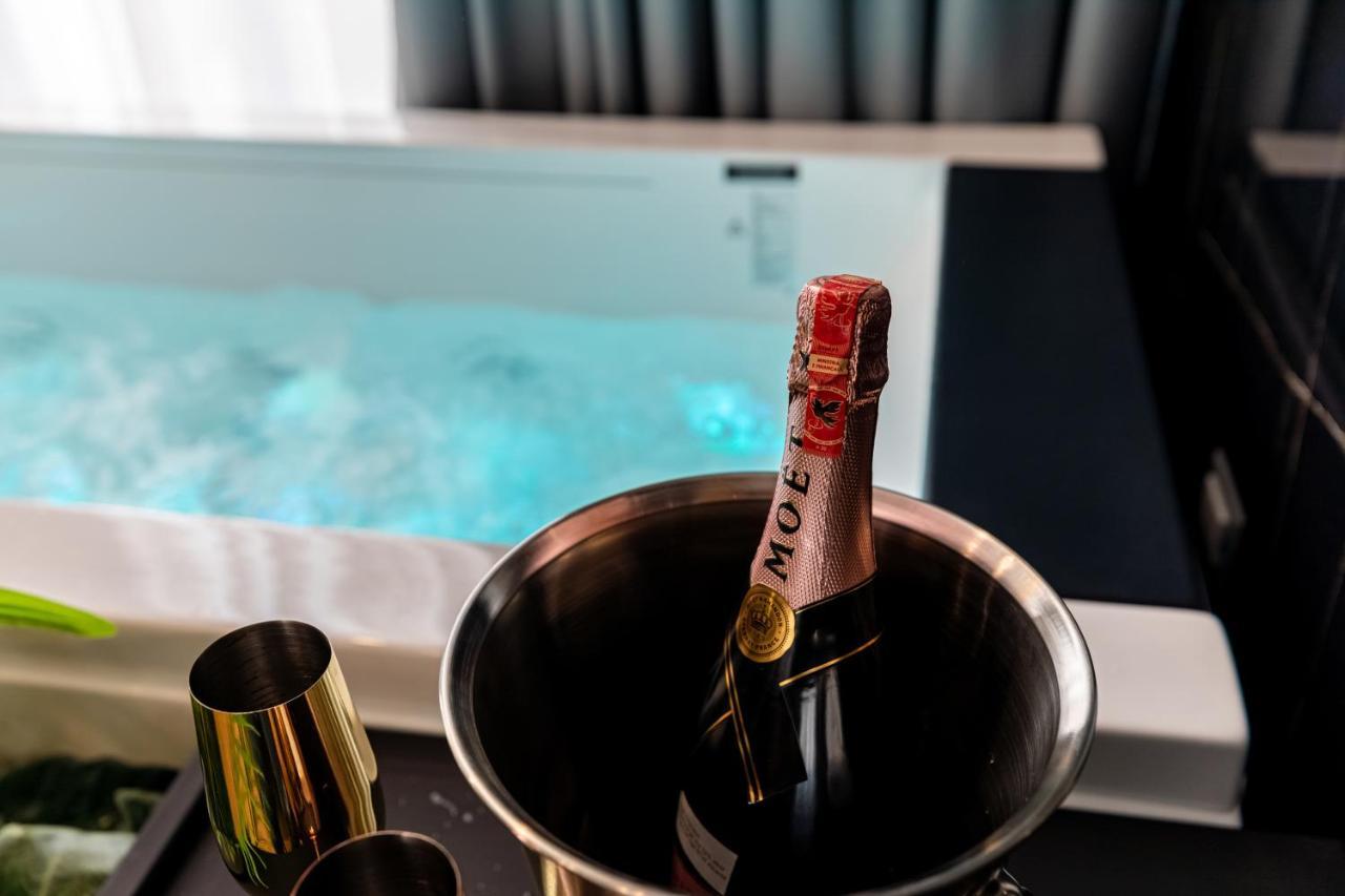 Ames Hotel & Spa Влёра Экстерьер фото