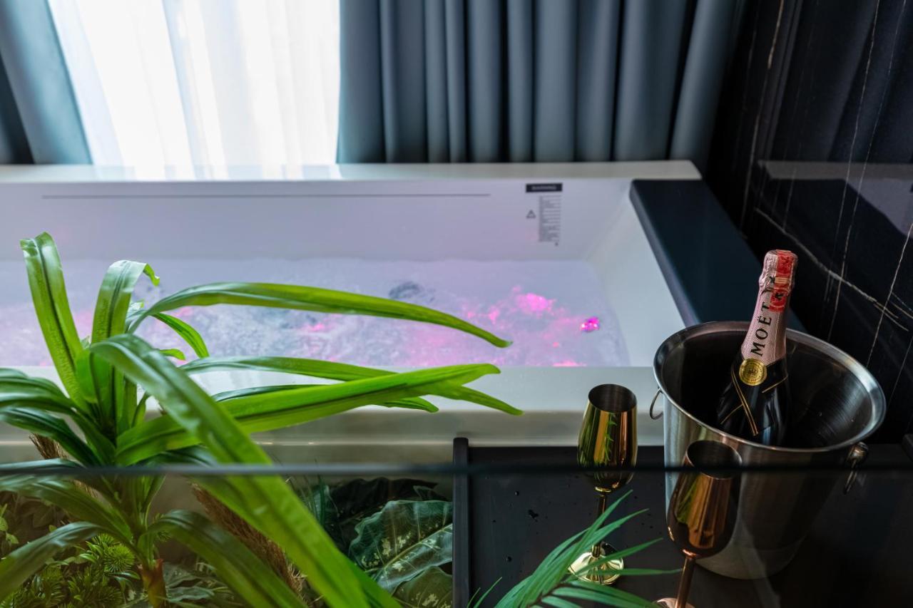 Ames Hotel & Spa Влёра Экстерьер фото