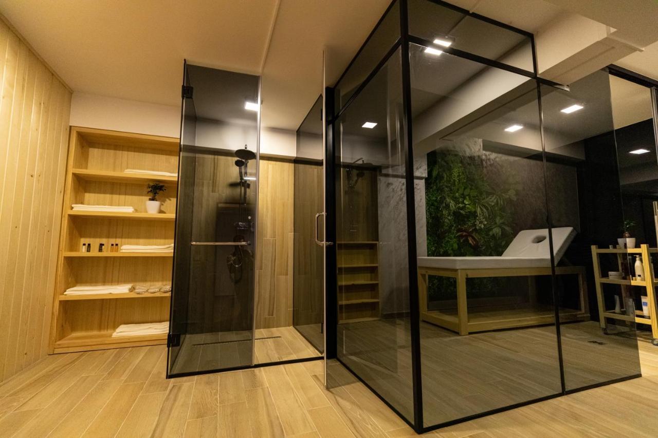 Ames Hotel & Spa Влёра Экстерьер фото