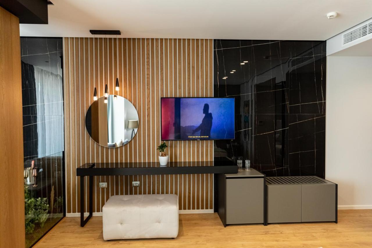 Ames Hotel & Spa Влёра Экстерьер фото